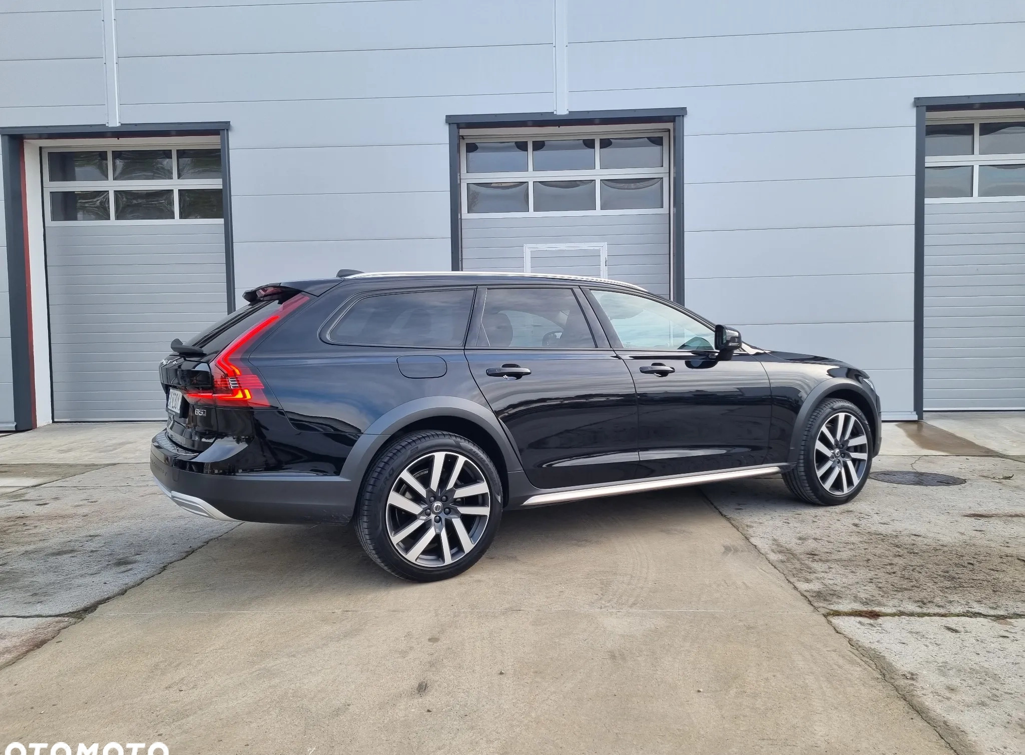 Volvo V90 Cross Country cena 188274 przebieg: 43470, rok produkcji 2020 z Warszawa małe 326